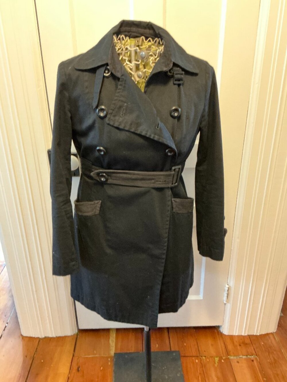 Soia & Kyo black trench w/ yellow lining (S)